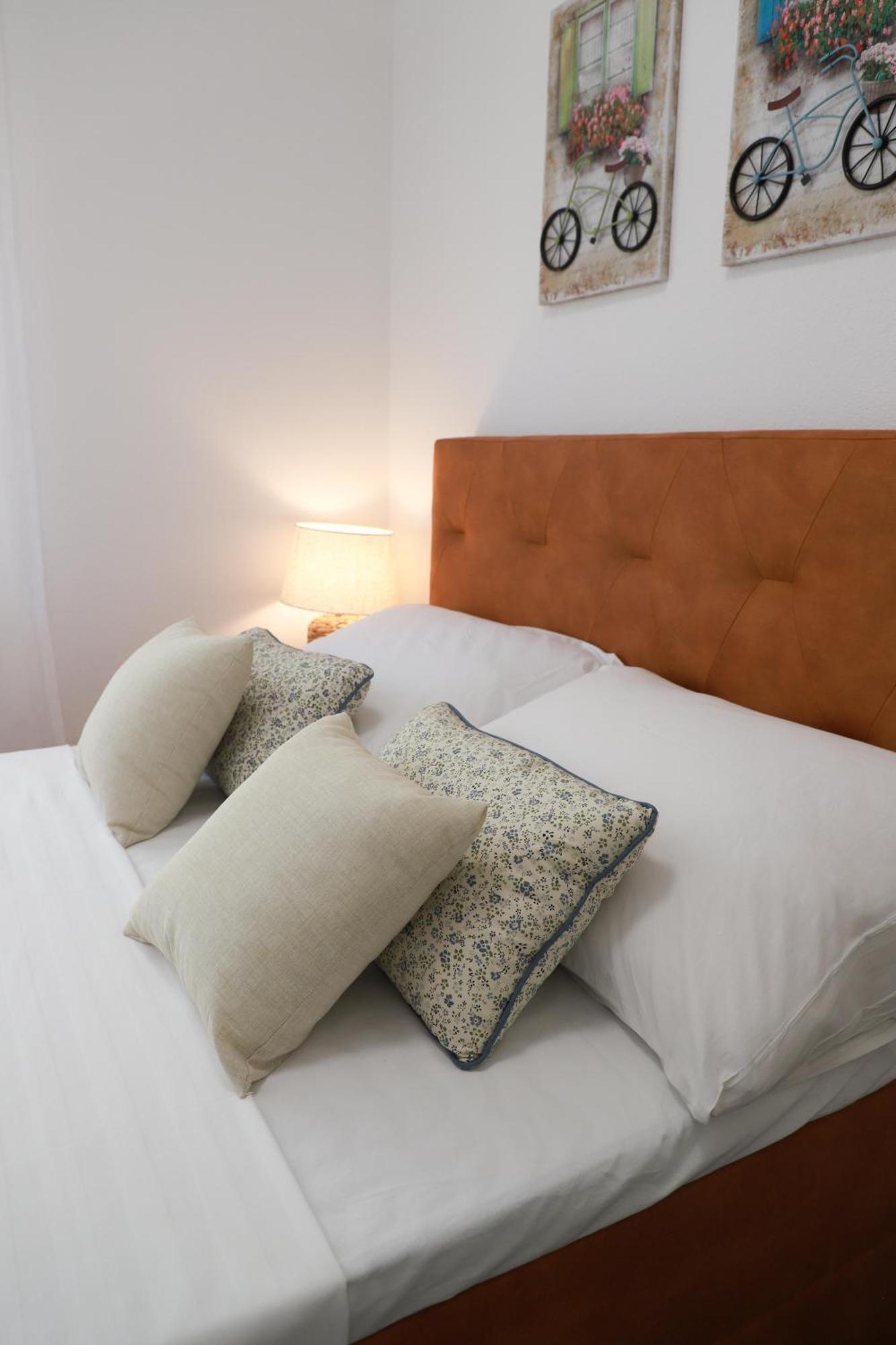 Holiday Apartments Ivano & Leo - Private Parking Zadar Exterior foto