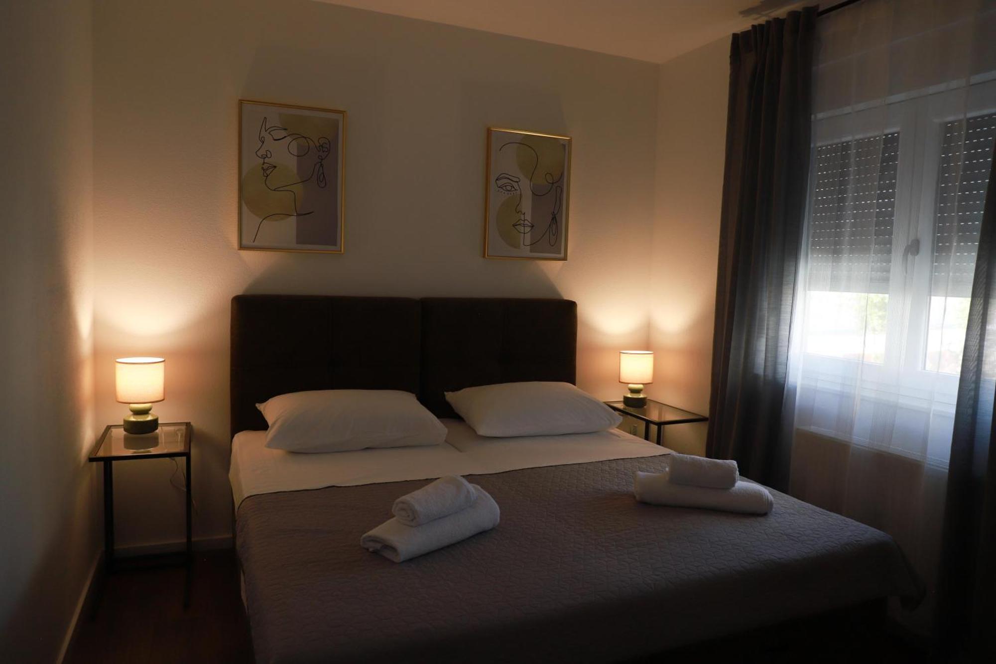 Holiday Apartments Ivano & Leo - Private Parking Zadar Exterior foto