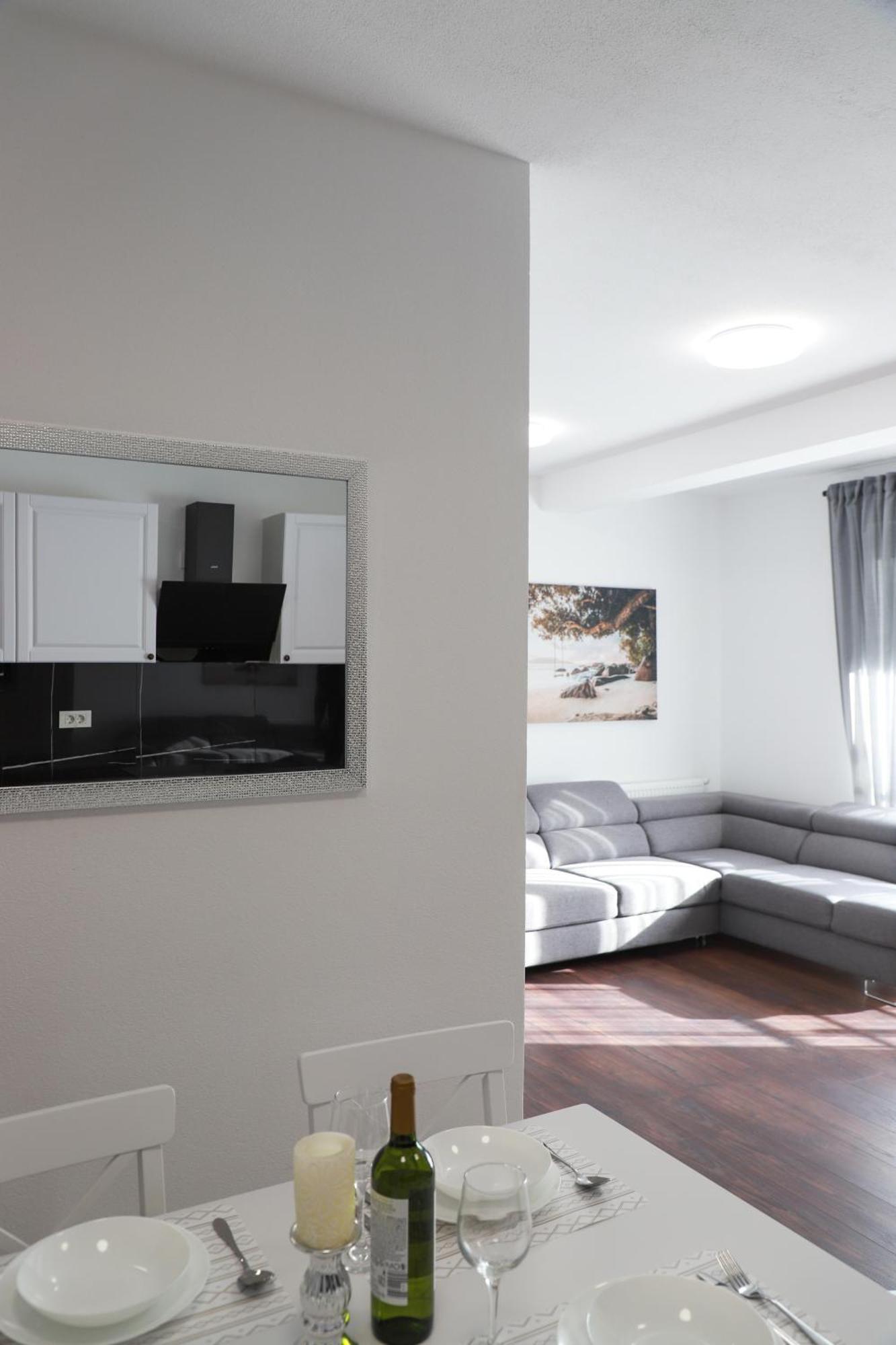 Holiday Apartments Ivano & Leo - Private Parking Zadar Exterior foto