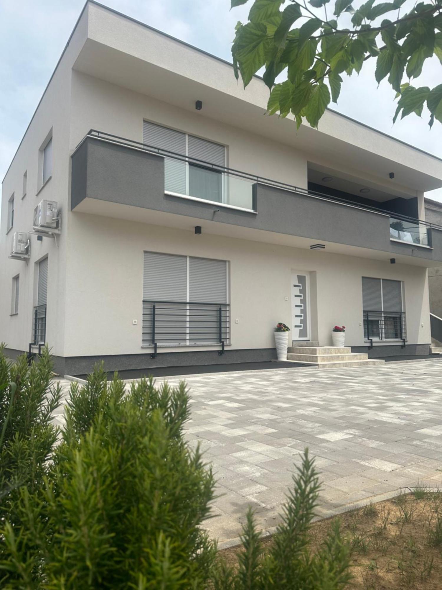 Holiday Apartments Ivano & Leo - Private Parking Zadar Exterior foto